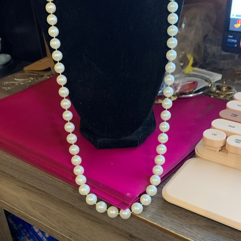 Elegant White Faux Pearl Necklace